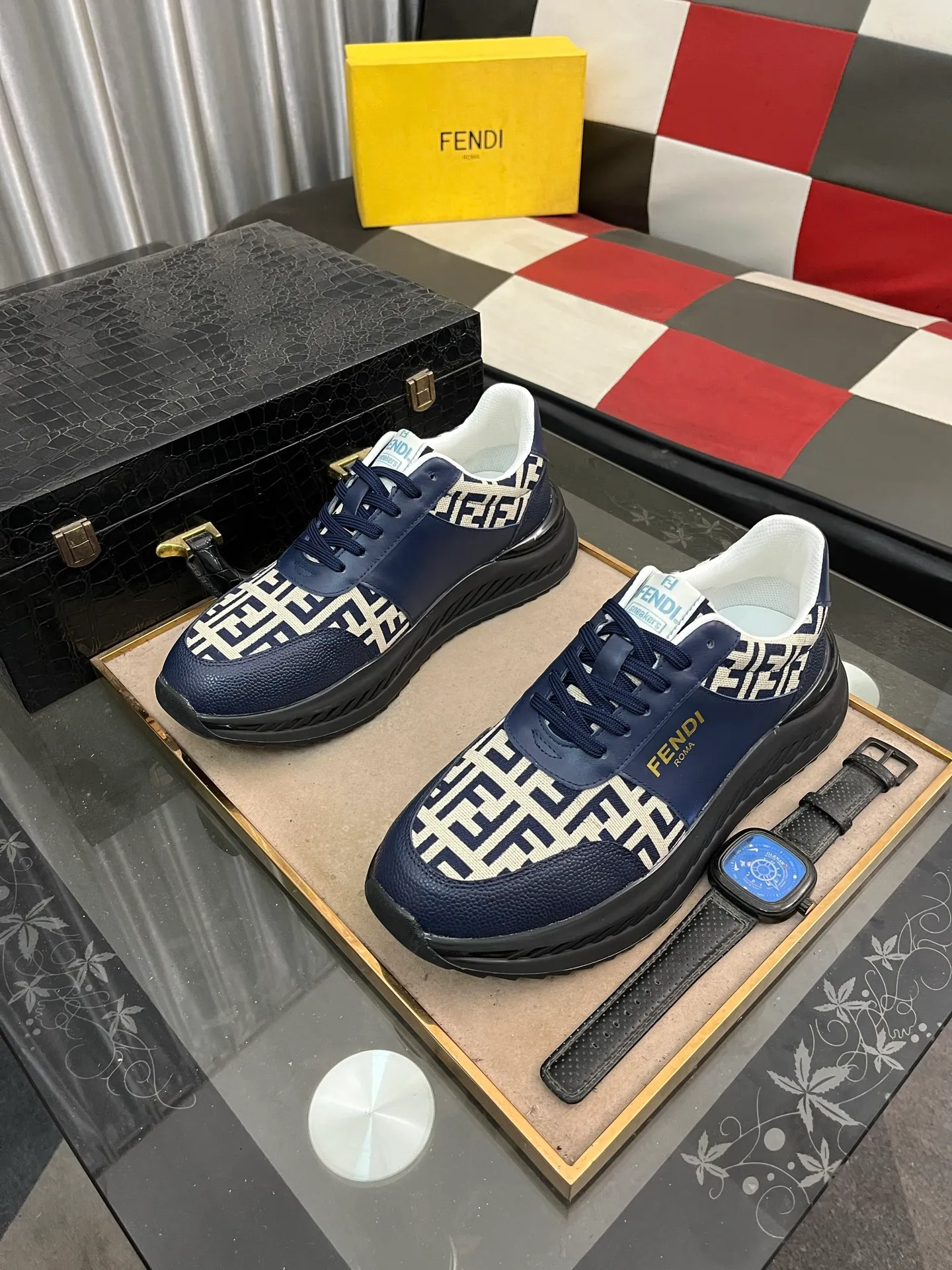 Men's Men's Shoes💰458⌚️⌚️[Fendi] Fendi's latest casual shoes for men! Available at counters simultaneously! Made entirely of imported top-grain calfskin, the interior is made of top-grain water-dyed cowhide, and the original factory-supplied rubber outsole. Leading new fashion concepts. Matching code: 38-444️⃣Colors available